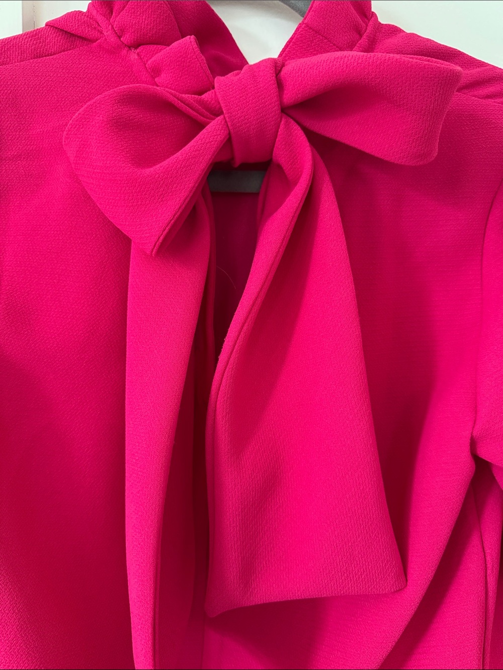 Tuckernuck Pomander Place Faye Fuchsia Pink Crepe Ruffled Neck Bow Top S - Picture 7 of 9
